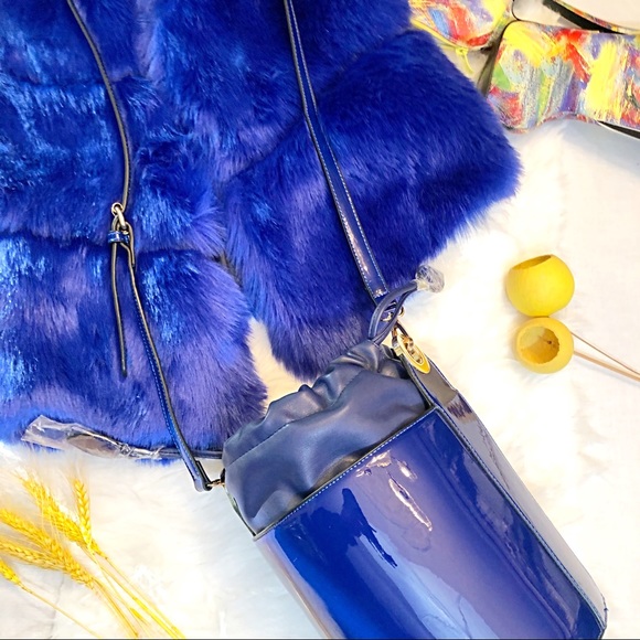 Royal Blue Round Shape Patent Patent Leather Bag - Picture 4 of 8